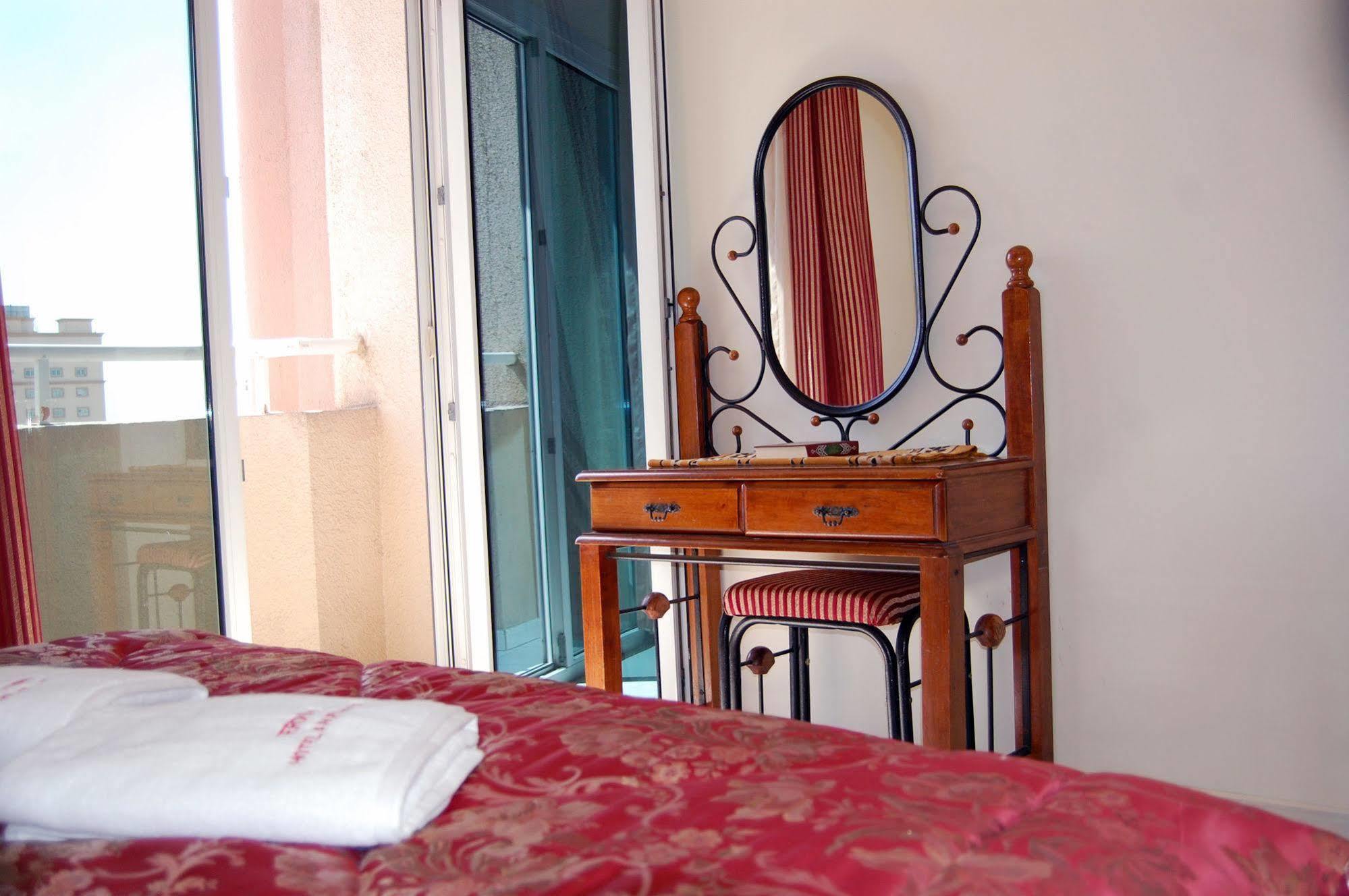 Al Ferdous Hotel Apartment Sardzsa Kültér fotó